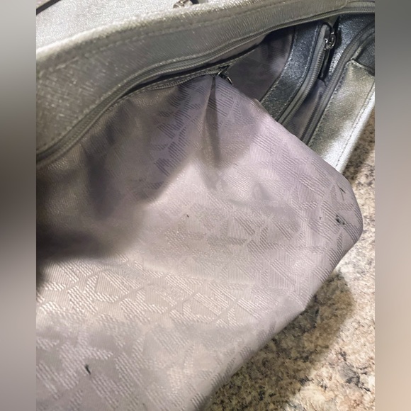 Michael Kors~Michael by Michael Kors Metallic Silver Leather Jet Set Traveler XL - Picture 16 of 17